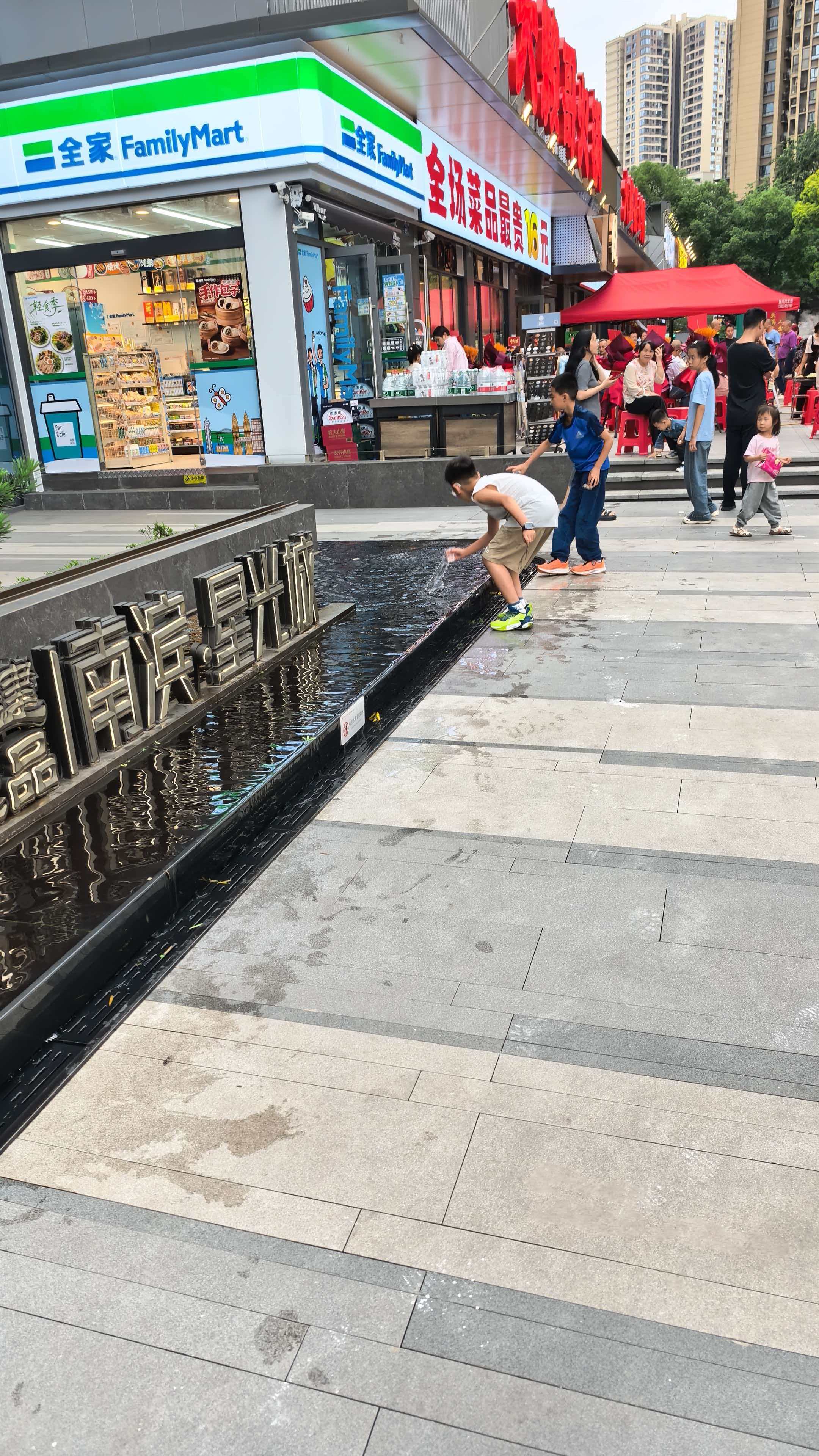 铜元局街道南滨星光城楼下餐饮打脏城市界面妨碍小区居民进小区-重庆网络问政平台