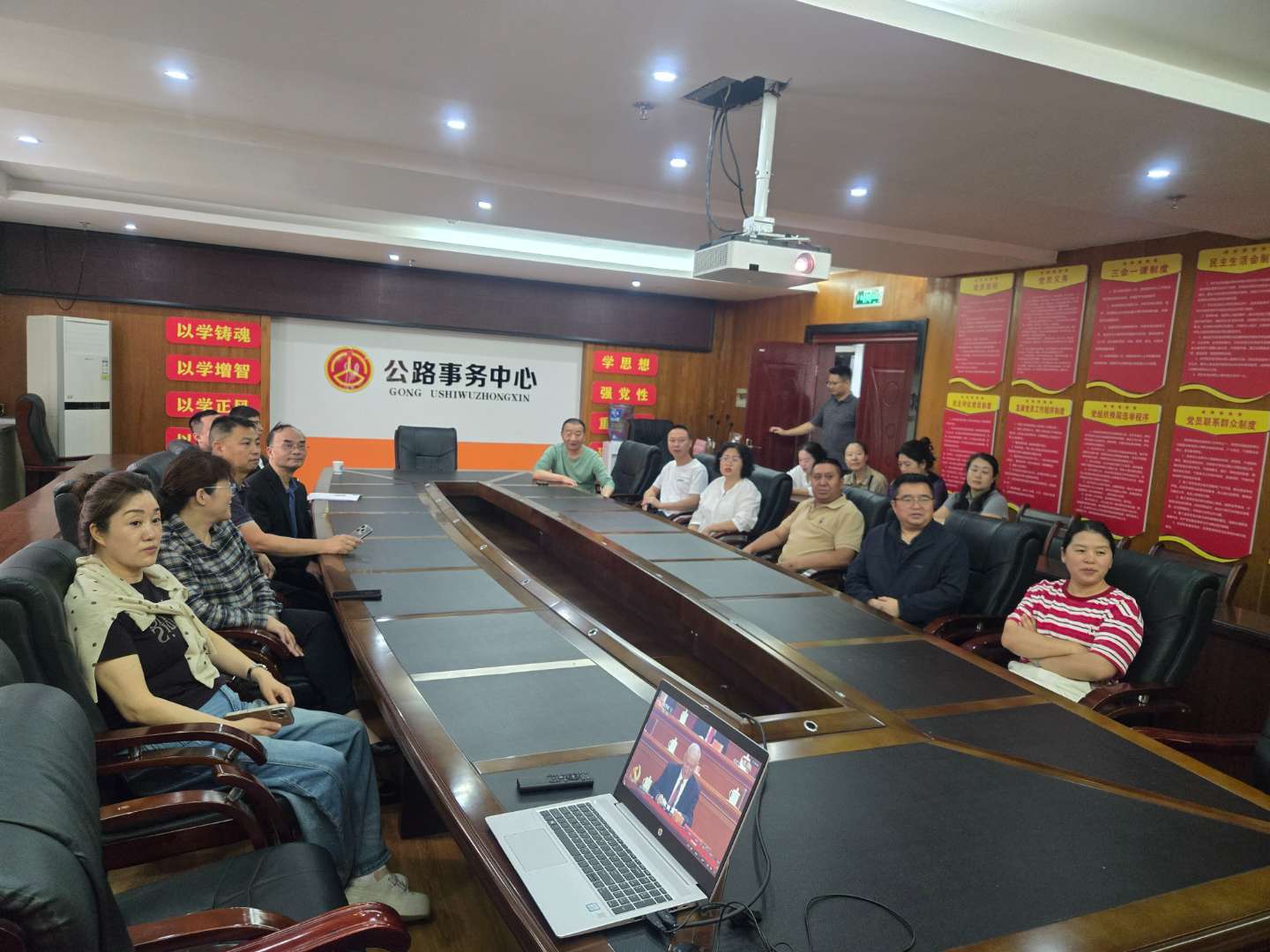 公路事务中心组织收听收看庆祝中国共产党成立105周年大会.jpg