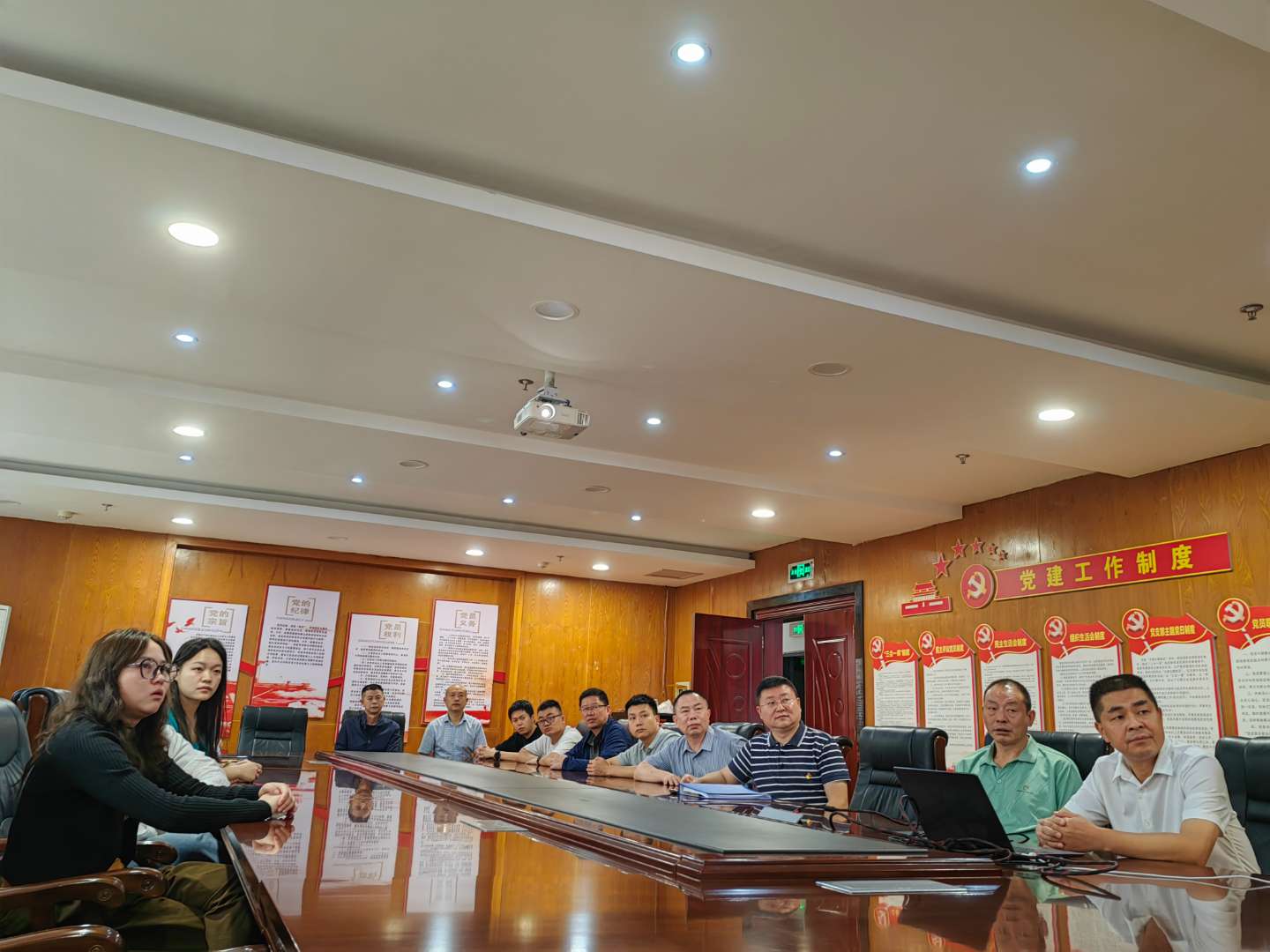 县交通运输委组织集中收听收看庆祝中国共产党成立105周年大会.jpg