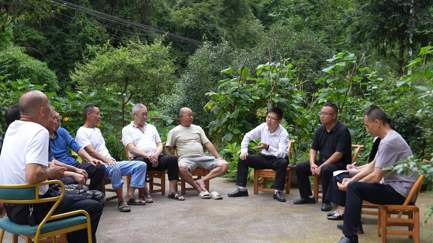 院坝会收集群众意见.jpg