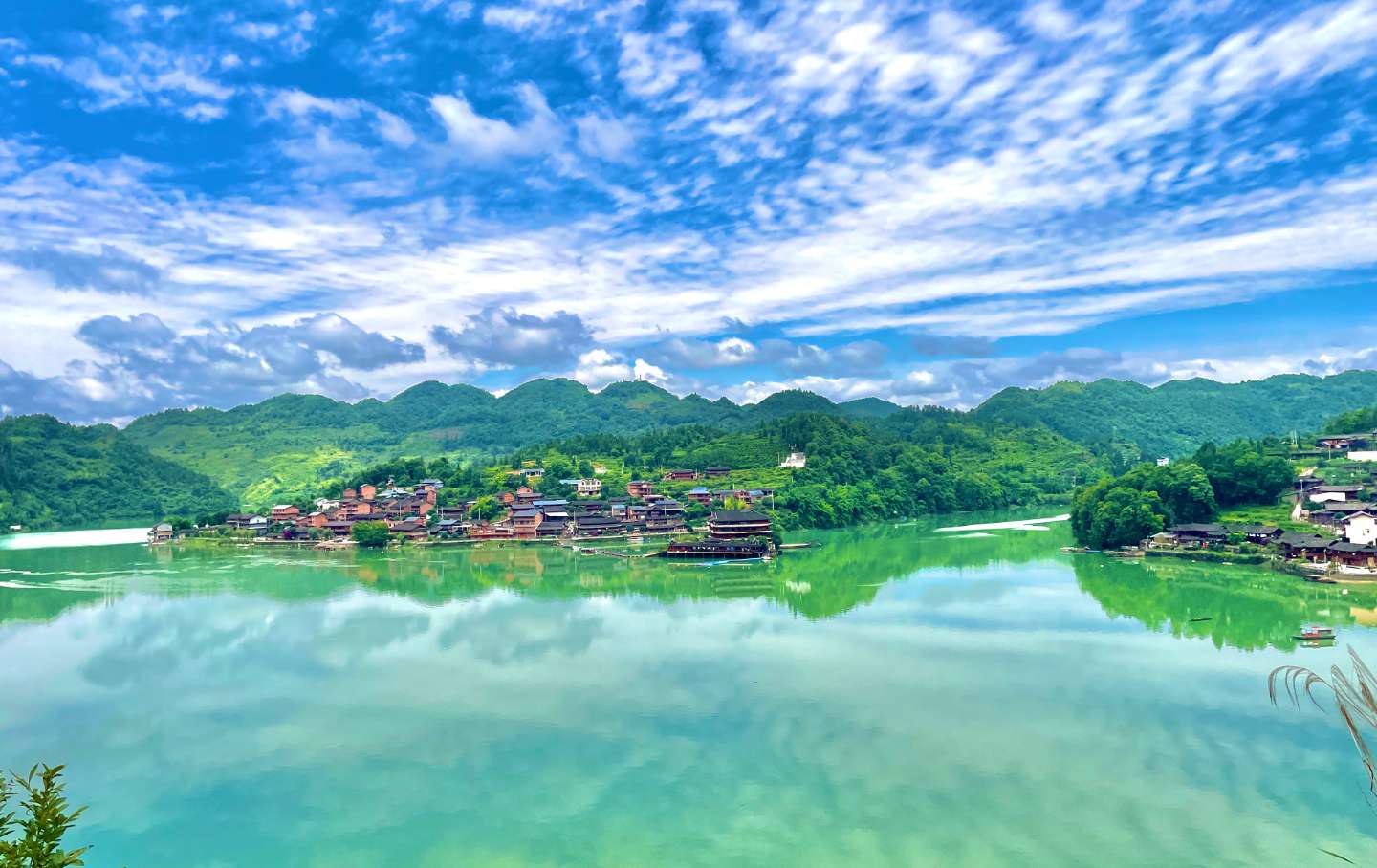 酉水河湾景区.jpg