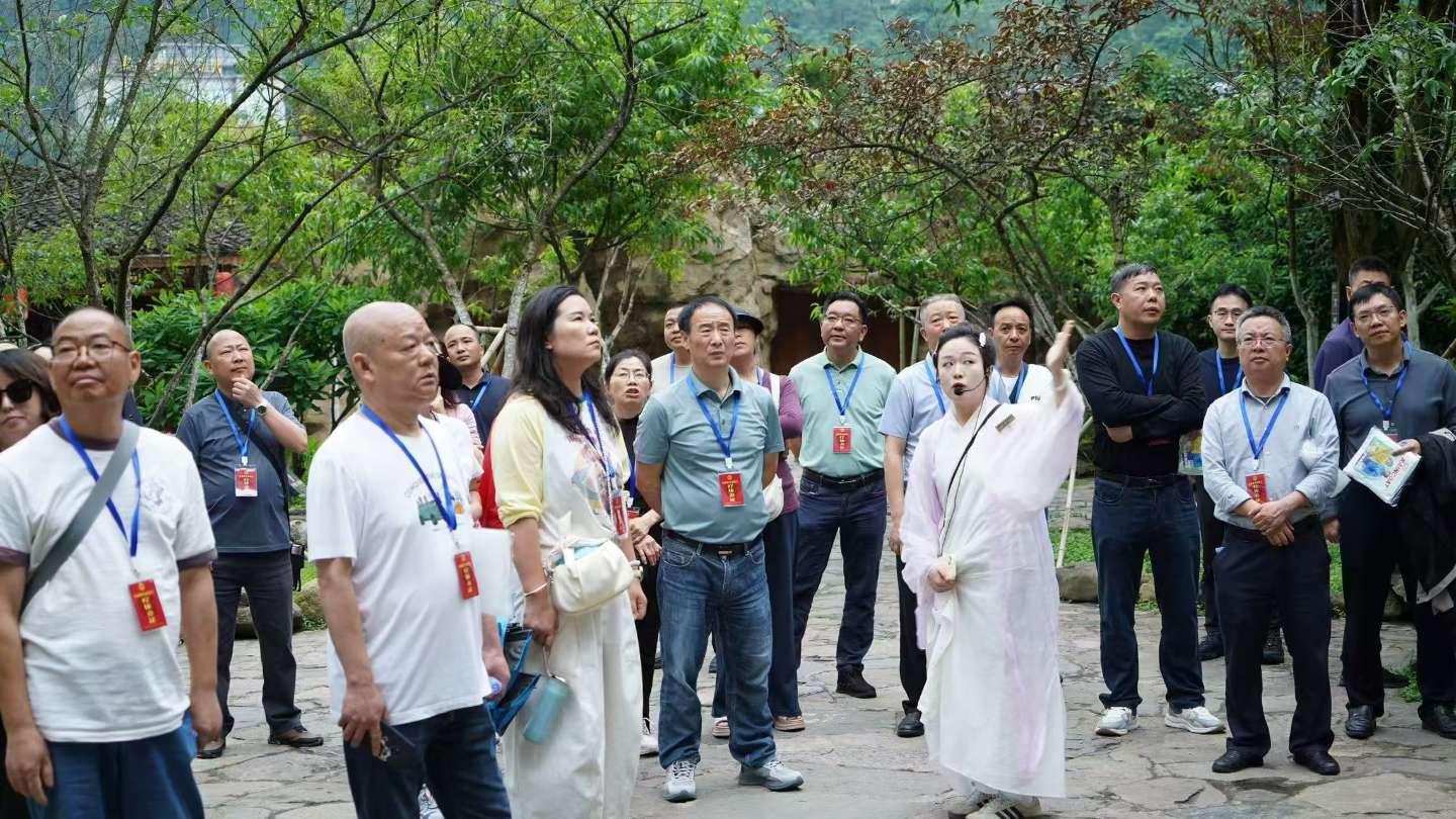 劳模在酉阳疗休养。资料图.jpg