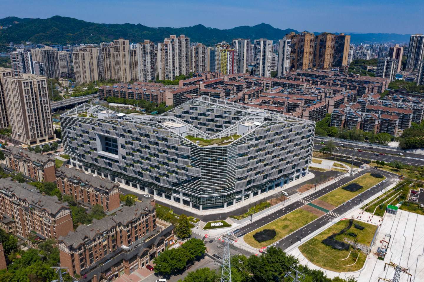 九龙坡夯实制造业转型硬支撑 生产性服务业跑出“加速度”
