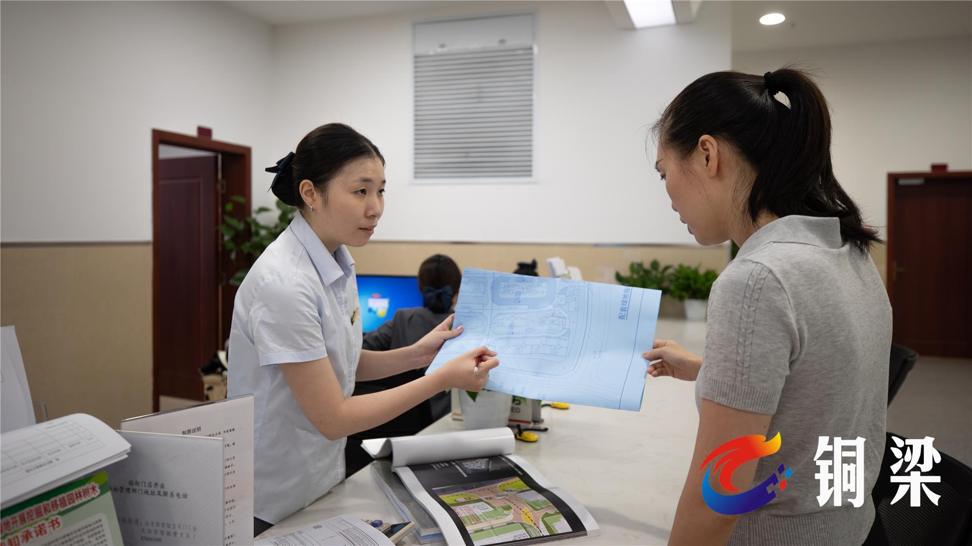  铜梁：政务服务有“温度” 群众办事少跑路